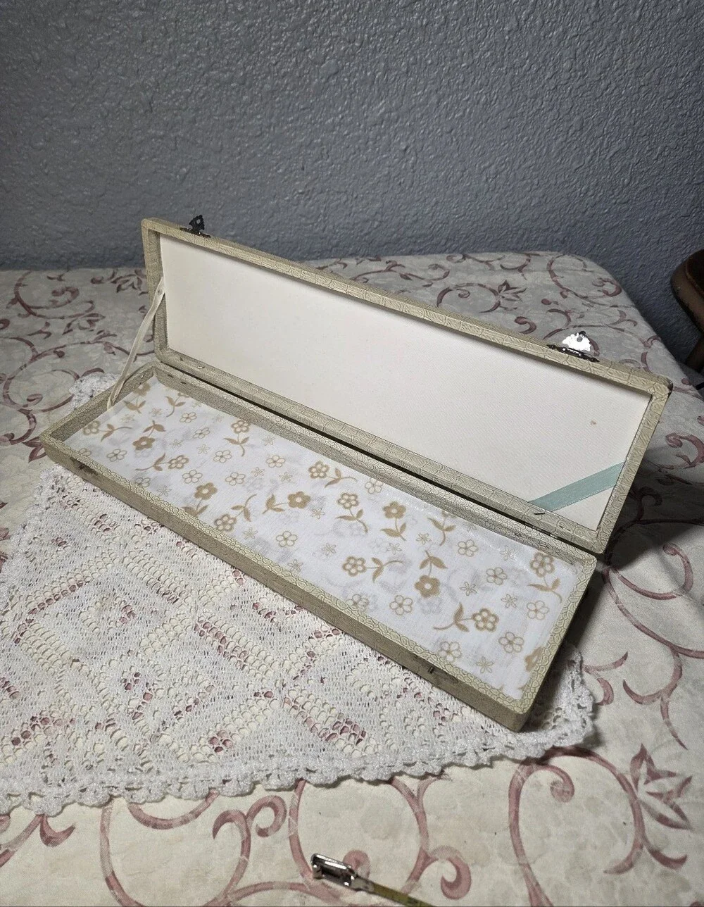 Vintage Lady's Glove Box Hinged Lined Tray. Boudoir Vanity